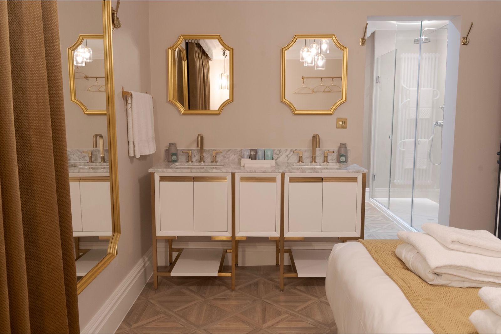 Bridal Master ensuite with gold mirrors and double vanity